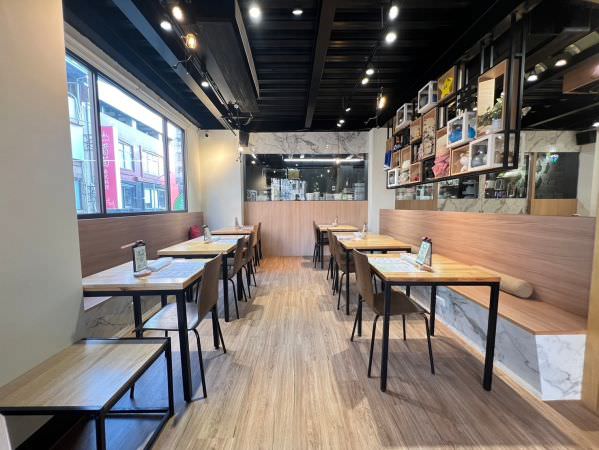 森林小徑健行店用餐環境